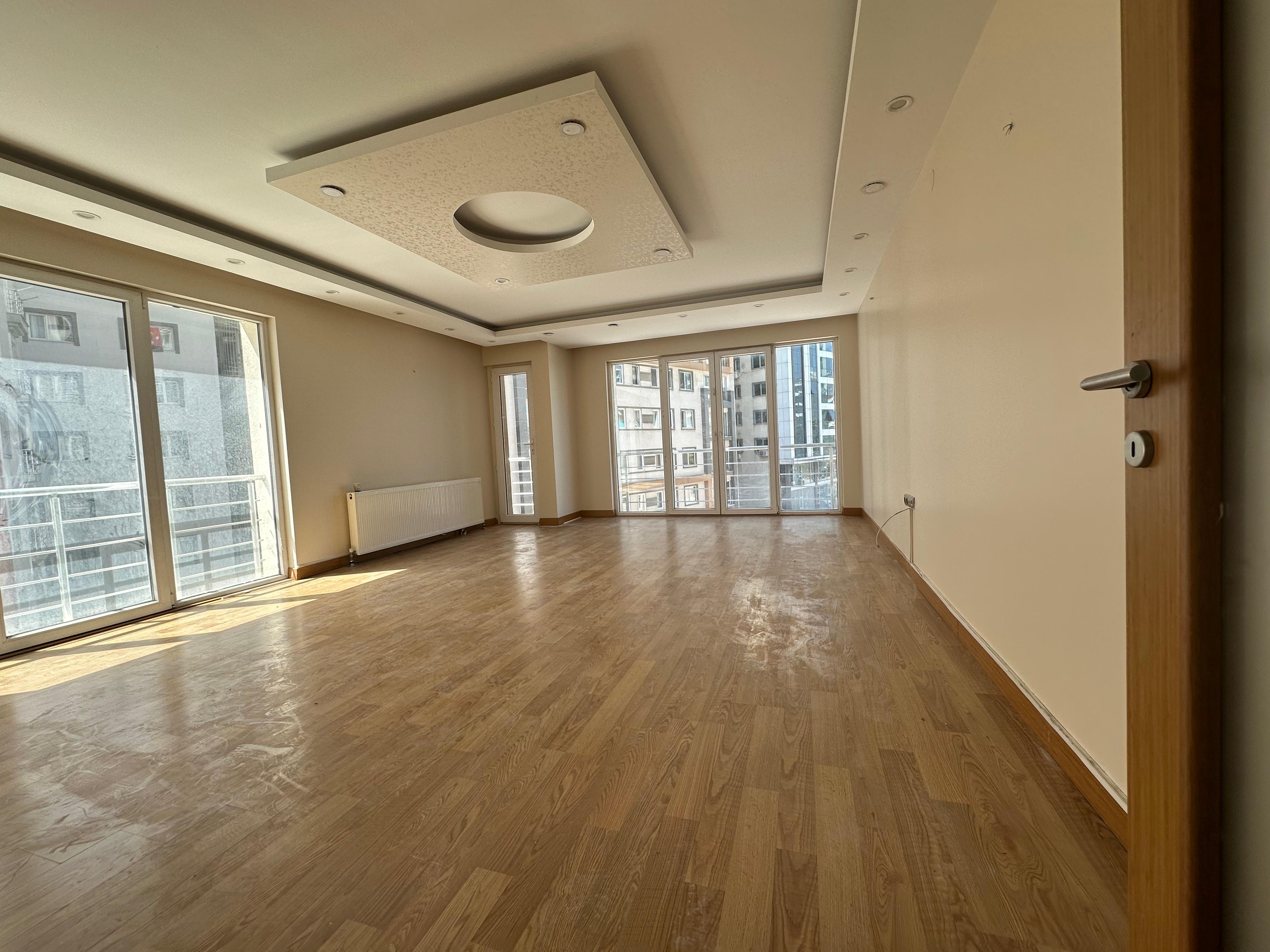 Satılık Daire, İstanbul / CUMHURİYET