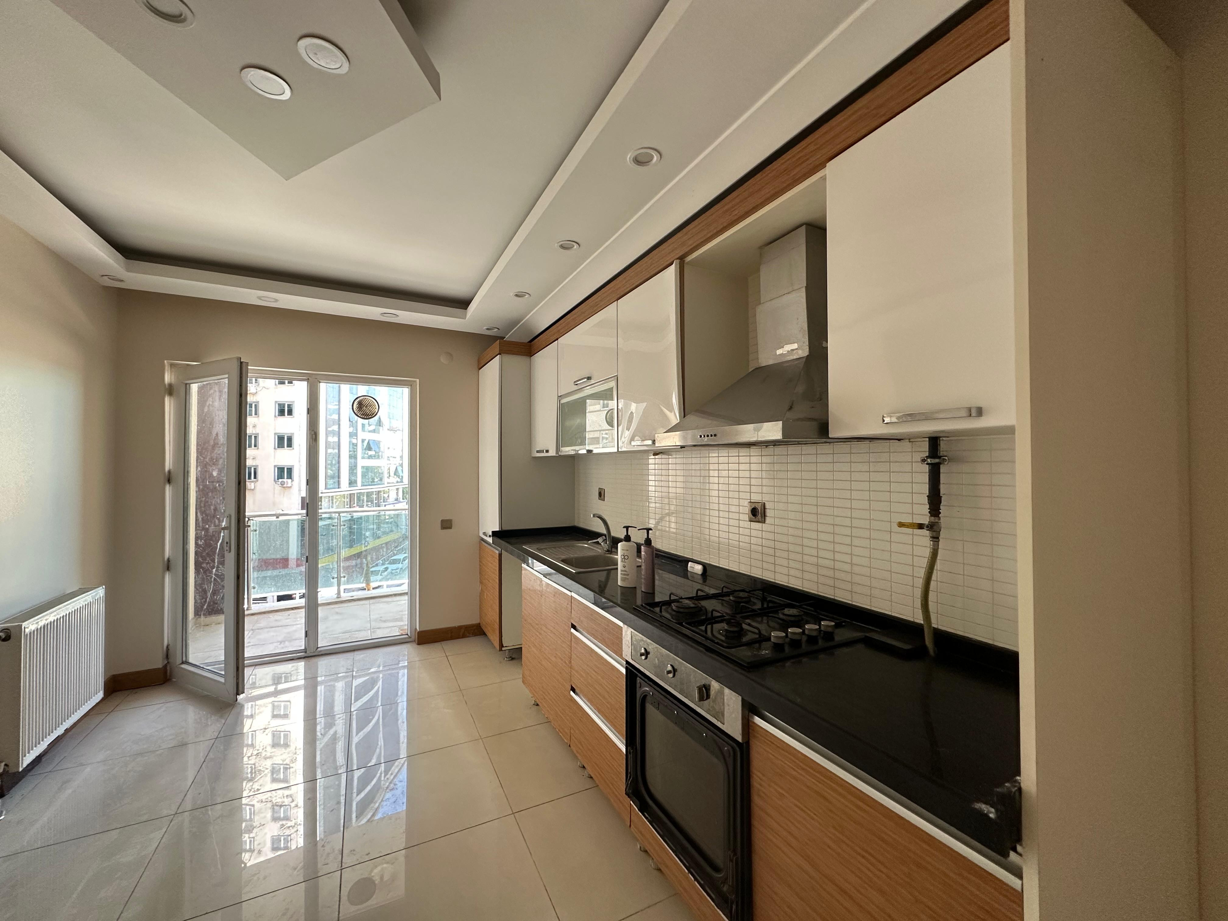 Satılık Daire, İstanbul / CUMHURİYET